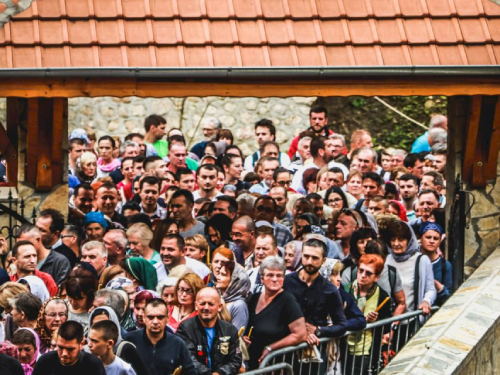 serbia-booking-site-manastir-tumane-okupljanje