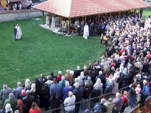 serbia-booking-site-manastir-tumane-presvlacenje-mostiju